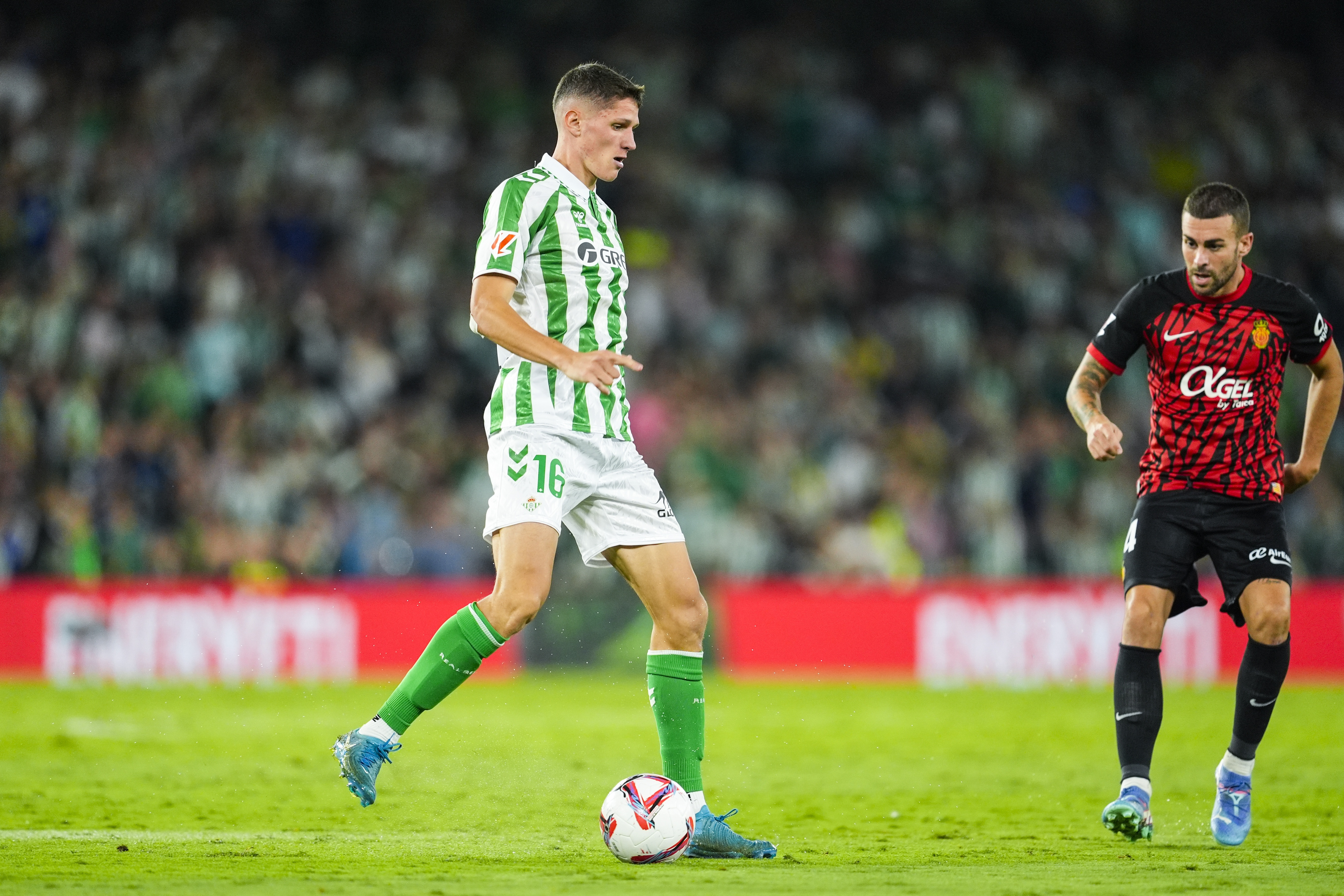 华体会赛事中心-阿尔蒂米拉：我小时候发育成长较晚又瘦又矮，因此离开巴萨青年队