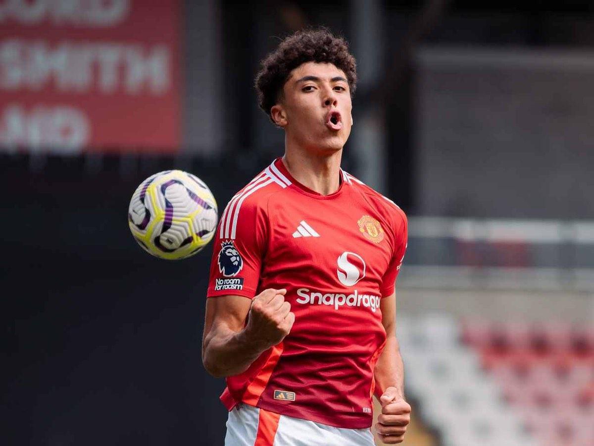 华体会体育直播-跟队：曼联19岁前锋惠特利将外租英甲布拉德福德城